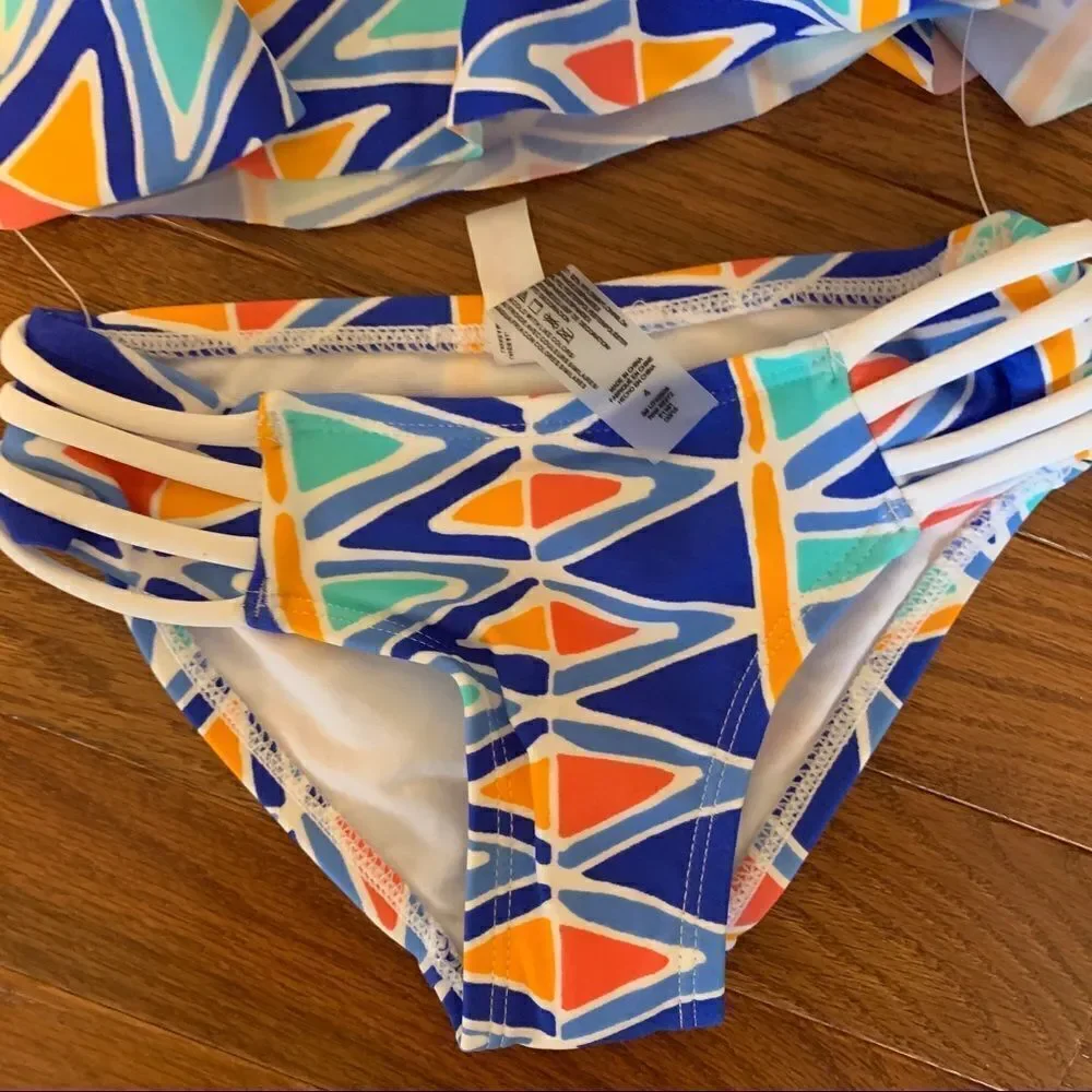New RAISINS Ruffle Bikini Blue White Geo Print 4